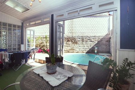 Casa à venda com 125m², 4 quartos e 2 vagas Casa à venda com 125m², 4 quartos e 2 vagasSala