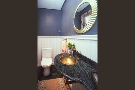 Casa à venda com 125m², 4 quartos e 2 vagas Casa à venda com 125m², 4 quartos e 2 vagasBanheiro