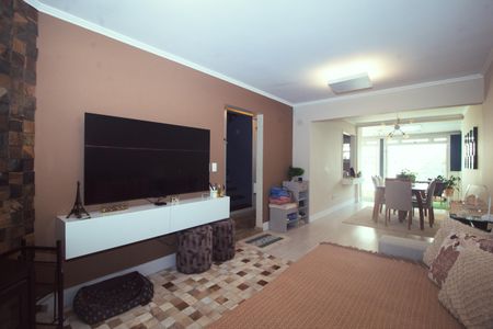 Casa à venda com 125m², 4 quartos e 2 vagas Casa à venda com 125m², 4 quartos e 2 vagasSala