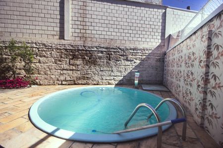 Casa à venda com 125m², 4 quartos e 2 vagas Casa à venda com 125m², 4 quartos e 2 vagasPiscina