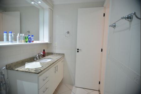 Apartamento à venda com 141m², 3 quartos e 5 vagasBanheiro da Suíte 1