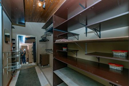 Casa de condomínio para alugar com 250m², 2 quartos e 2 vagas Casa de condomínio para alugar com 250m², 2 quartos e 2 vagasCloset da suíte 1