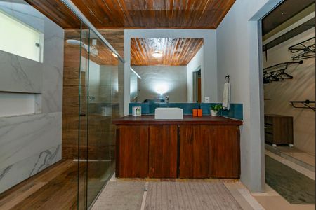 Casa de condomínio para alugar com 250m², 2 quartos e 2 vagas Casa de condomínio para alugar com 250m², 2 quartos e 2 vagasBanheiro da Suíte 1