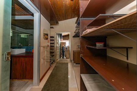 Casa de condomínio para alugar com 250m², 2 quartos e 2 vagas Casa de condomínio para alugar com 250m², 2 quartos e 2 vagasCloset da suíte 1