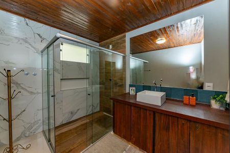 Casa de condomínio para alugar com 250m², 2 quartos e 2 vagas Casa de condomínio para alugar com 250m², 2 quartos e 2 vagasBanheiro da Suíte 1