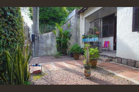 Casa à venda com 200m², 2 quartos e 10 vagas Casa à venda com 200m², 2 quartos e 10 vagasQuintal