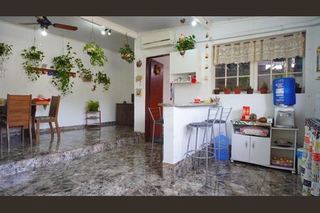 Casa à venda com 200m², 2 quartos e 10 vagas Casa à venda com 200m², 2 quartos e 10 vagasCozinha