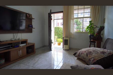 Sala de casa à venda com 2 quartos, 200m² em Passo D’areia, Porto Alegre