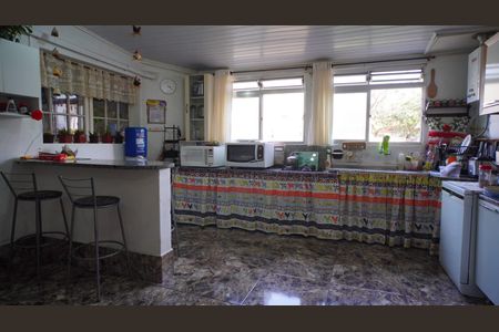 Casa à venda com 200m², 2 quartos e 10 vagas Casa à venda com 200m², 2 quartos e 10 vagasCozinha