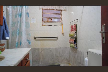 Casa à venda com 200m², 2 quartos e 10 vagas Casa à venda com 200m², 2 quartos e 10 vagasBanheiro