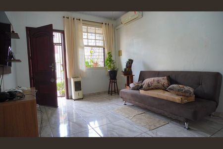Sala de casa à venda com 2 quartos, 200m² em Passo D’areia, Porto Alegre