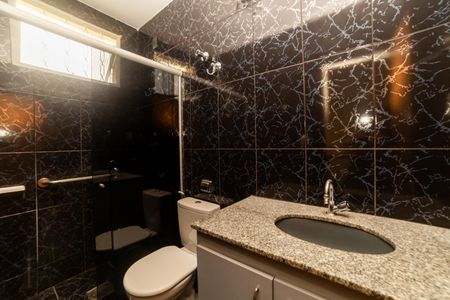 Casa à venda com 360m², 5 quartos e 5 vagas Casa à venda com 360m², 5 quartos e 5 vagasBanheiro da Suíte