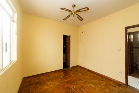 Casa à venda com 360m², 5 quartos e 5 vagas Casa à venda com 360m², 5 quartos e 5 vagasSuíte