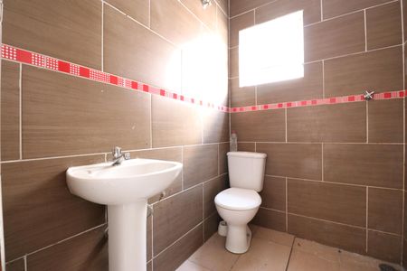 Banheiro de casa para alugar com 1 quarto, 60m² em Pompeia, São Paulo