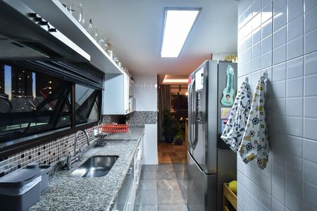 Apartamento à venda com 200m², 3 quartos e 4 vagasCozinha