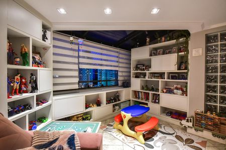 Apartamento à venda com 200m², 3 quartos e 4 vagasVaranda