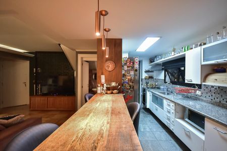 Apartamento à venda com 200m², 3 quartos e 4 vagasCozinha