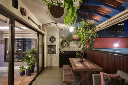 Apartamento à venda com 200m², 3 quartos e 4 vagasCobertura