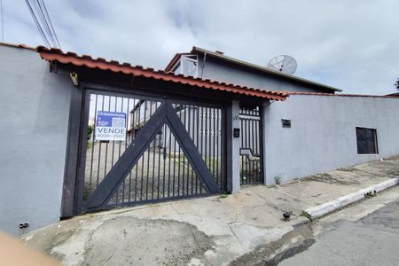 Casa à venda com 120m², 2 quartos e 2 vagas Casa à venda com 120m², 2 quartos e 2 vagasFachada