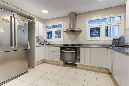 Casa à venda com 622m², 4 quartos e 4 vagas