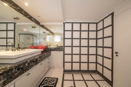 Apartamento à venda com 209m², 3 quartos e 2 vagasBanheiro da Suíte