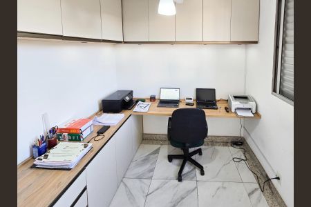 Apartamento à venda com 93m², 3 quartos e 1 vaga Apartamento à venda com 93m², 3 quartos e 1 vagaEscritório