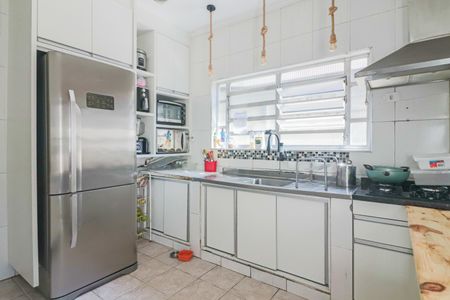 Casa à venda com 250m², 4 quartos e 6 vagasCozinha 