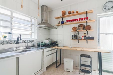 Casa à venda com 250m², 4 quartos e 6 vagasCozinha 