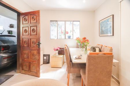 Casa à venda com 250m², 4 quartos e 6 vagasSala