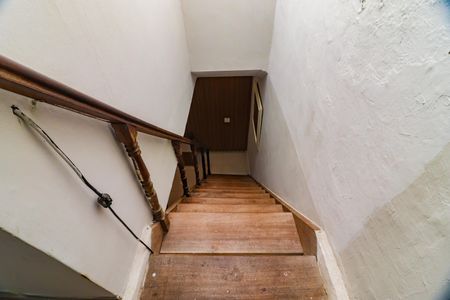 Casa à venda com 250m², 4 quartos e 6 vagasEscadas