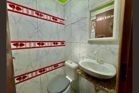 Casa à venda com 240m², 3 quartos e 2 vagas Casa à venda com 240m², 3 quartos e 2 vagasBanheiro Social