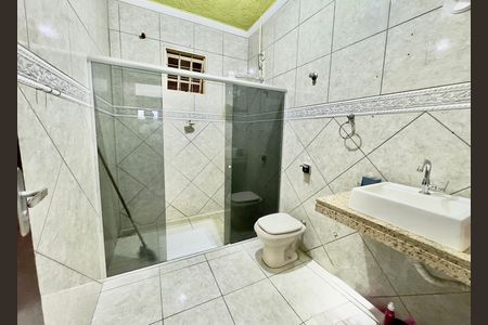 Banheiro Social de casa à venda com 3 quartos, 240m² em Tropical, Contagem