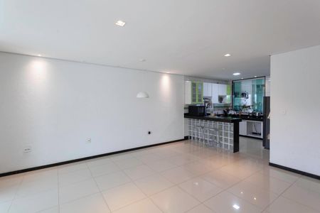 Casa à venda com 239m², 4 quartos e 5 vagasSala 1