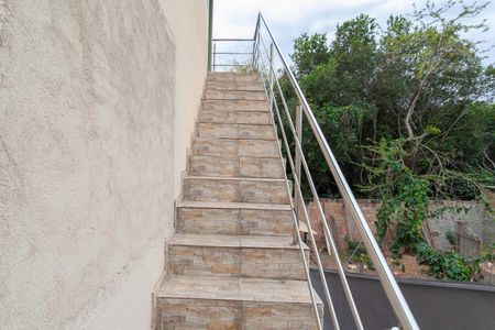 Casa à venda com 239m², 4 quartos e 5 vagasEscada