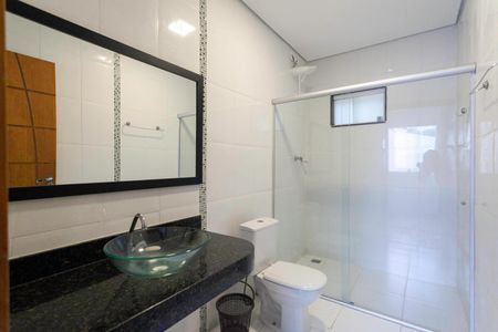 Casa à venda com 239m², 4 quartos e 5 vagasBanheiro social