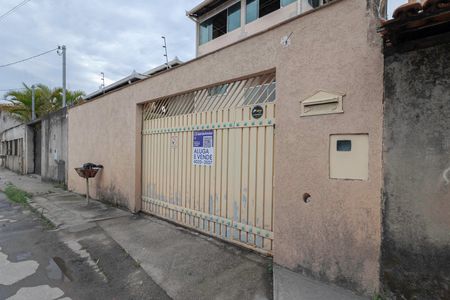 Casa à venda com 239m², 4 quartos e 5 vagasFachada