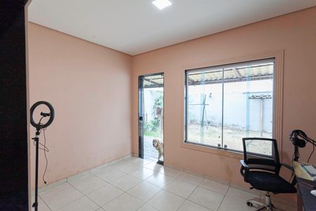 Casa à venda com 239m², 4 quartos e 5 vagasEscritório