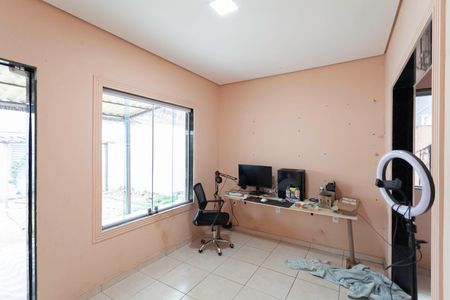 Casa à venda com 239m², 4 quartos e 5 vagasEscritório