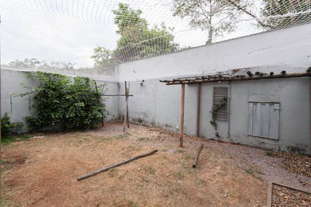 Casa à venda com 239m², 4 quartos e 5 vagasQuintal