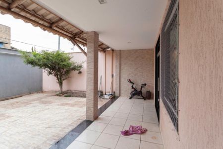 Casa à venda com 239m², 4 quartos e 5 vagasEntrada