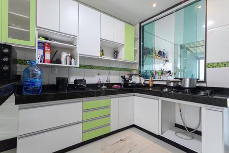 Casa à venda com 239m², 4 quartos e 5 vagasCozinha