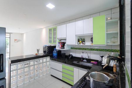 Casa à venda com 239m², 4 quartos e 5 vagasCozinha