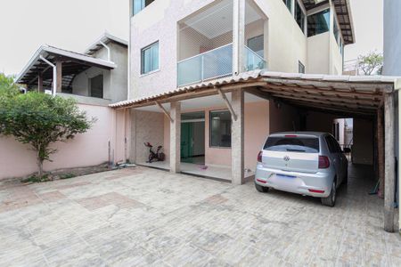 Casa à venda com 239m², 4 quartos e 5 vagasGaragem