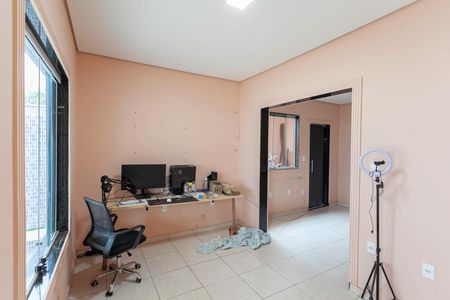 Casa à venda com 239m², 4 quartos e 5 vagasEscritório