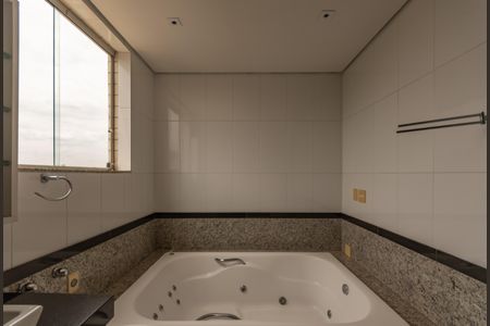 Apartamento à venda com 280m², 4 quartos e 4 vagasBanheiro Suíte