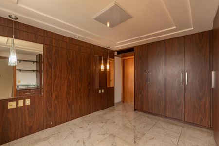 Apartamento à venda com 280m², 4 quartos e 4 vagasSuíte