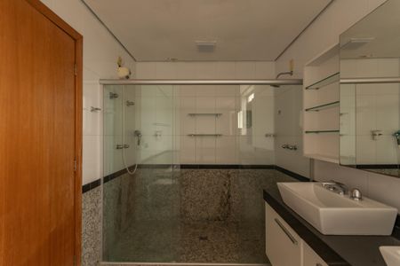 Apartamento à venda com 280m², 4 quartos e 4 vagasBanheiro Suíte