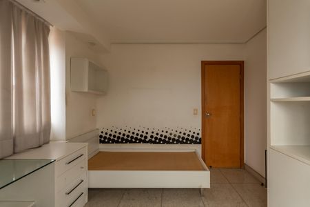 Apartamento à venda com 280m², 4 quartos e 4 vagasQuarto 2