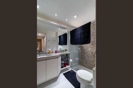 Apartamento à venda com 93m², 3 quartos e 2 vagas Apartamento à venda com 93m², 3 quartos e 2 vagasBanheiro da Suíte