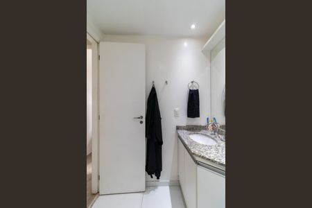 Apartamento à venda com 93m², 3 quartos e 2 vagas Apartamento à venda com 93m², 3 quartos e 2 vagasBanheiro da Suíte